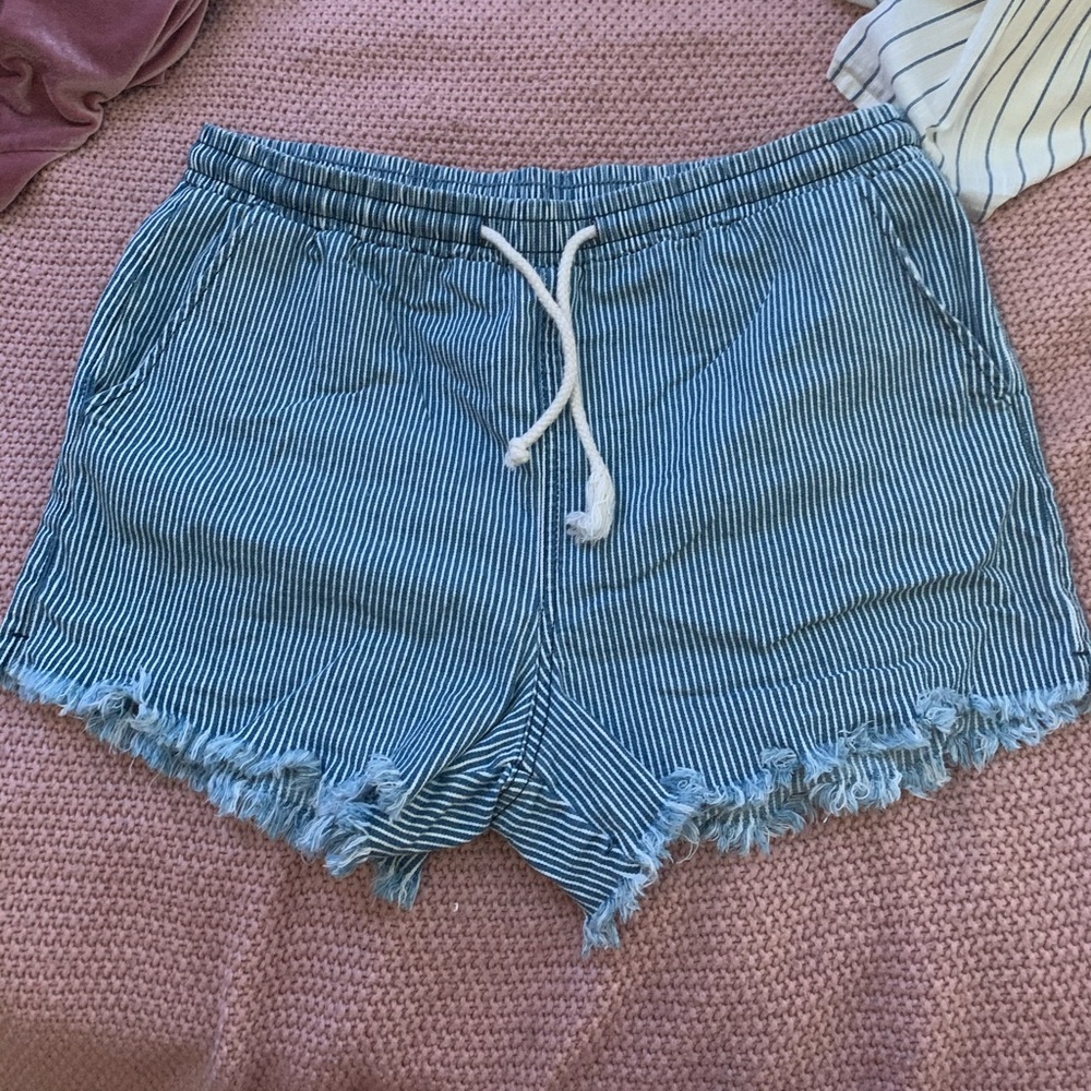 Elastic waist cotton striped shorts